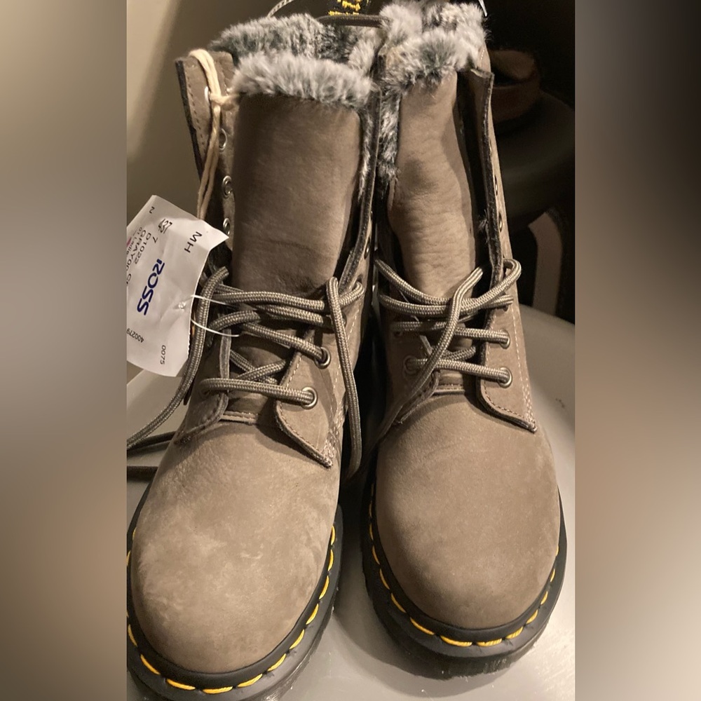 1460 SERENA FAUX FUR LINED NUBUCK LACE UP BOOTS. Grey. NWT. No box!
